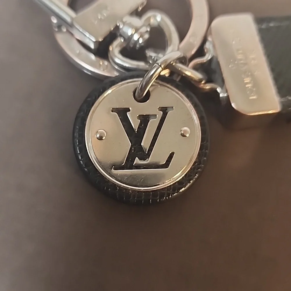 Louis Vuitton Taiga Porte Cles Neo Key Ring /Charm Black and Sliver